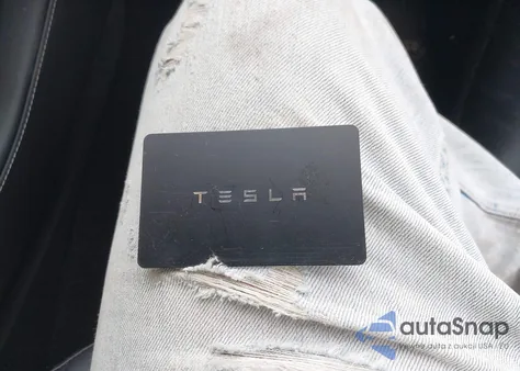 2024 Tesla Model Y z USA, uszkodzony, nr VIN 7SAYGDED6RF098275